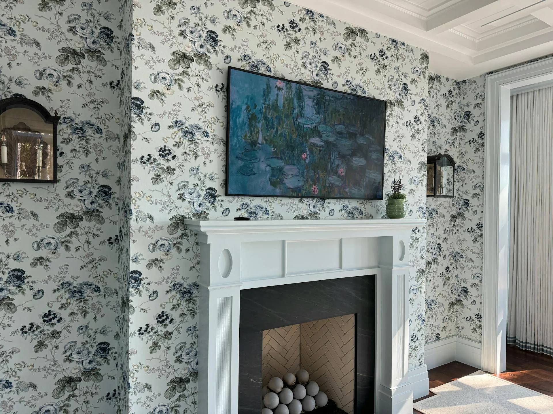 Stylish wallpaper installation in a Daly City home by Dream Wall Creations